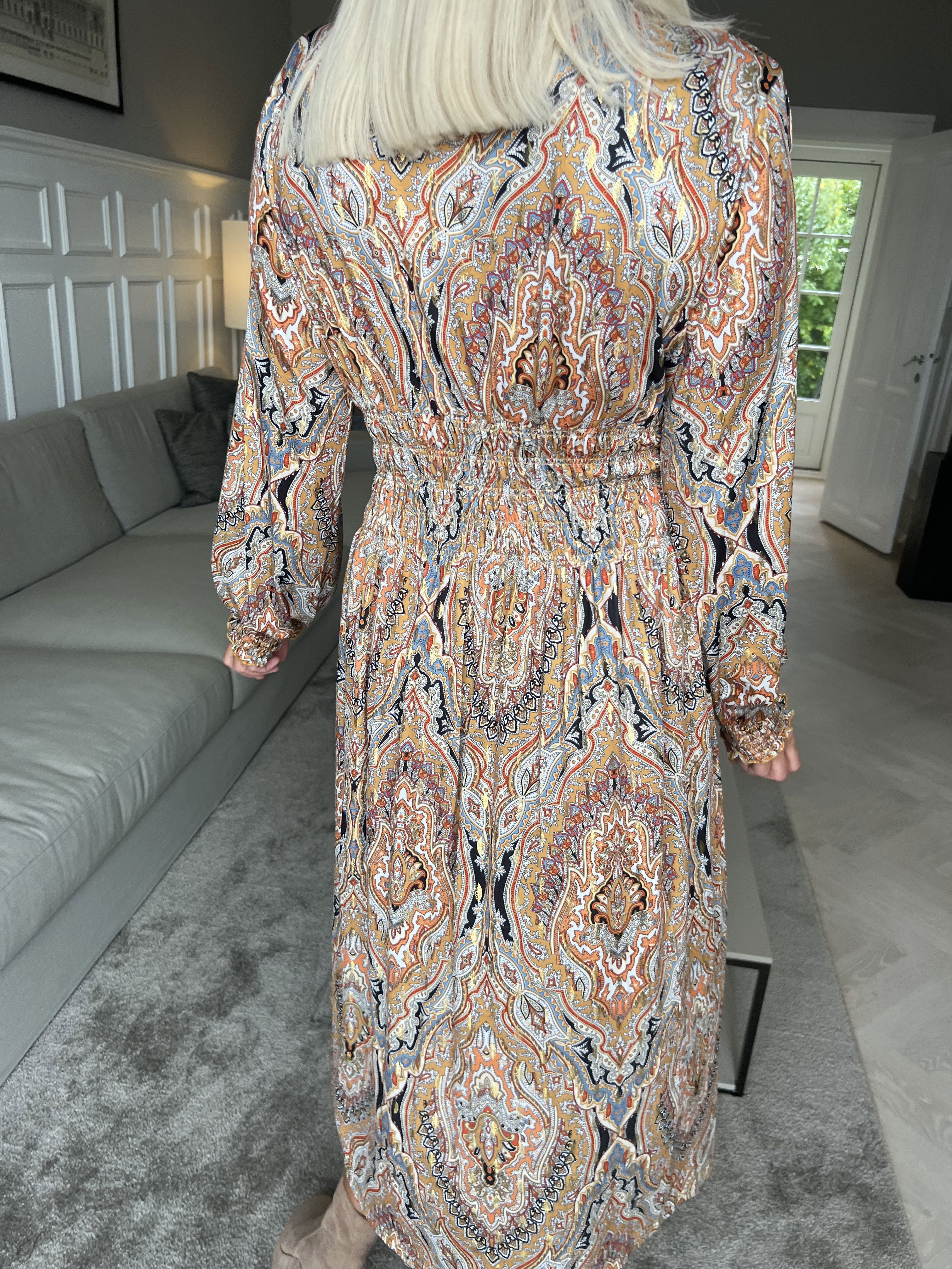 Pams Pattern Midi L/S - Elastisk klänning i skrynkelfritt tyg med långa ärmar